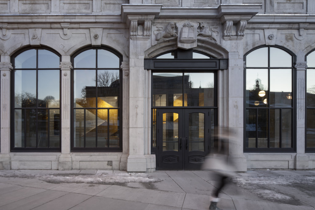 Rejointoiement-réparation-pierre-sculptée-maçonnerie-Québec