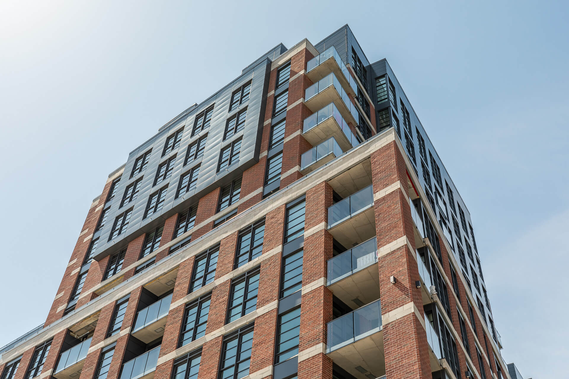 Briquetage-maçonnerie-construction-condo-brique-Montréal