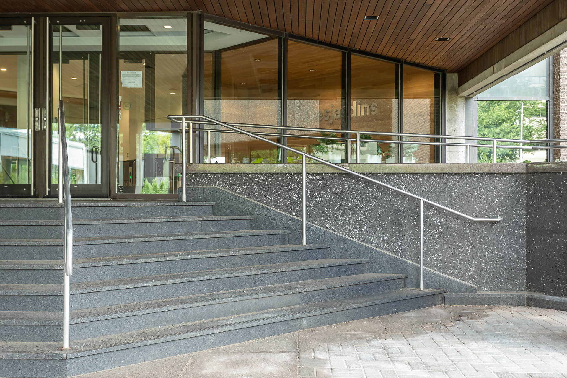 maçonnerie-marches-extérieures-en-granit-Lévis-Québec