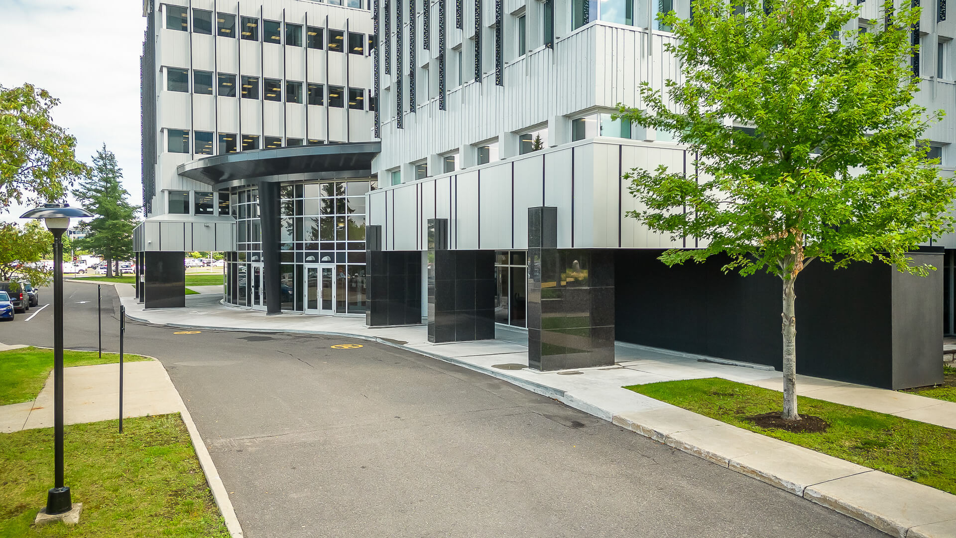 Entrepreneur-maçonnerie-colonnes-granite-Québec