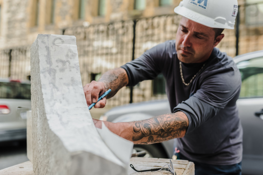 Maçon-taille-pierre-restauration-bâtiment