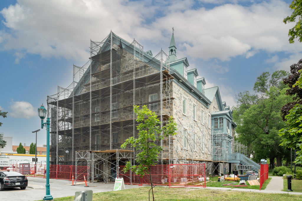 Location-installation-échafauds-cloture-escalier-chantier-Mascouche-Maçonnerie