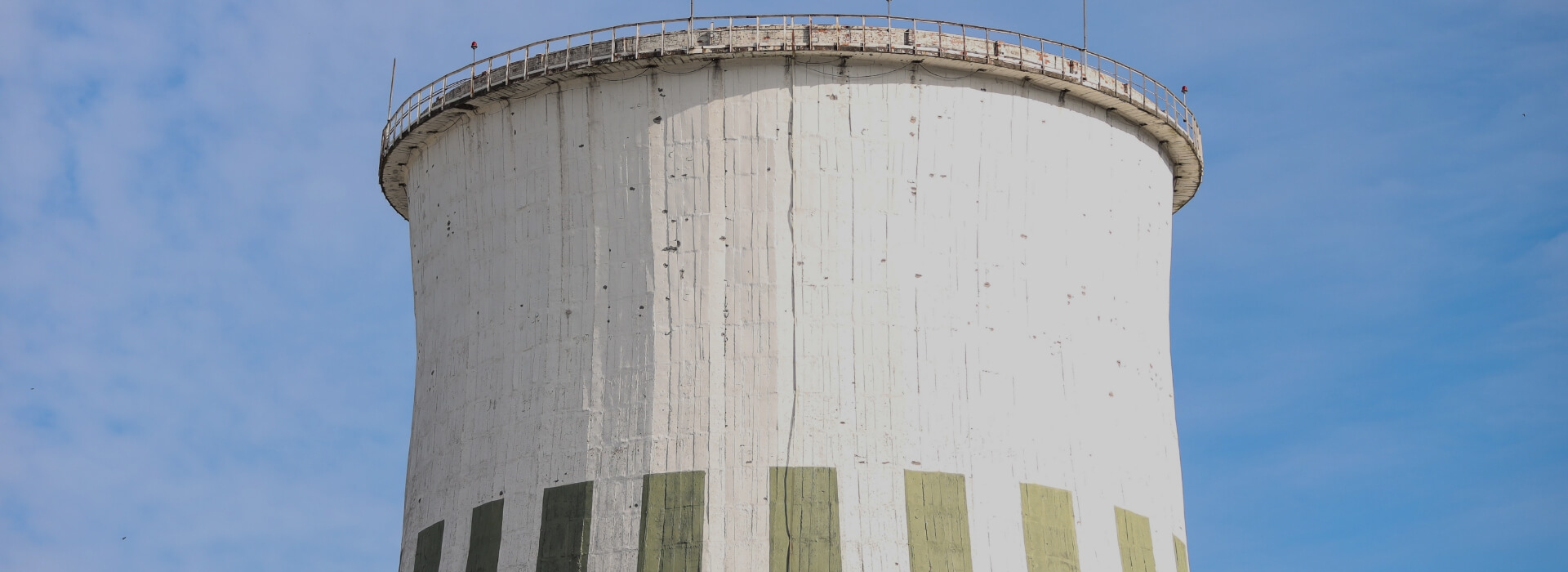 Le haut d'une chaudière, vu de l'extérieur