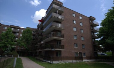 Immeuble de la rue Gingras, vue de loin