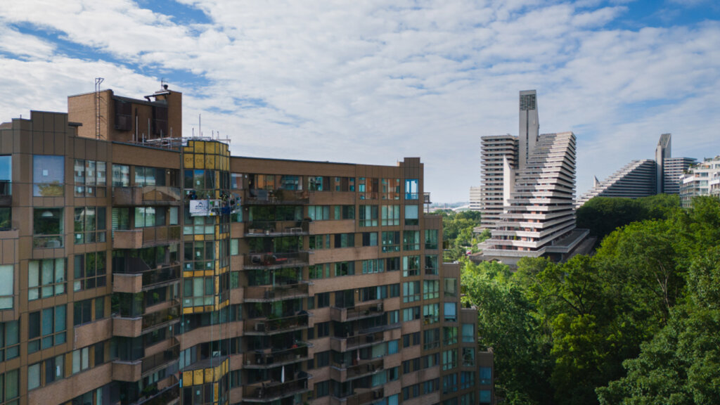 Haut du bâtiment avec les échafaudages Atwill-Morin