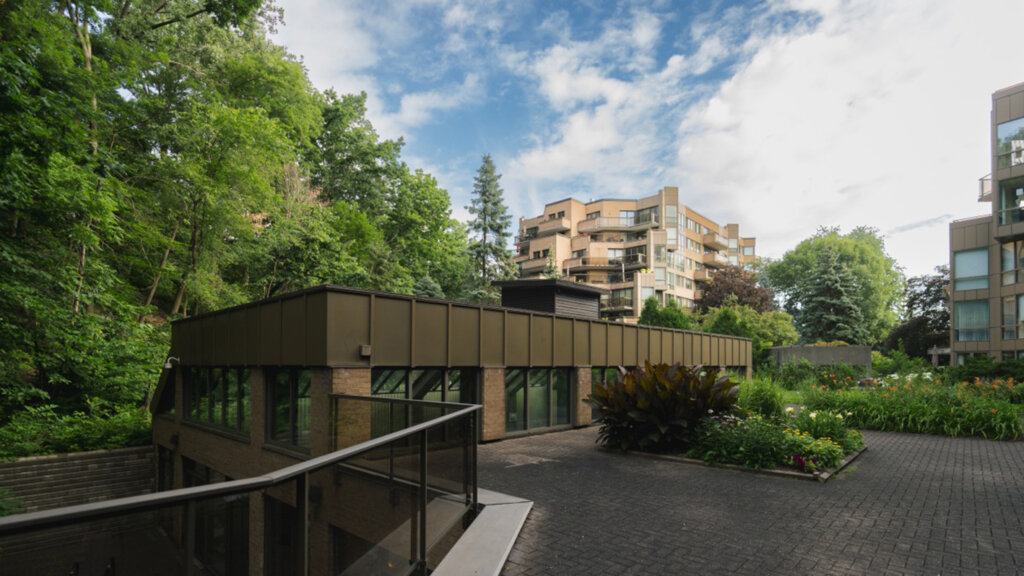 Vue de la Place de Jumonville de loin