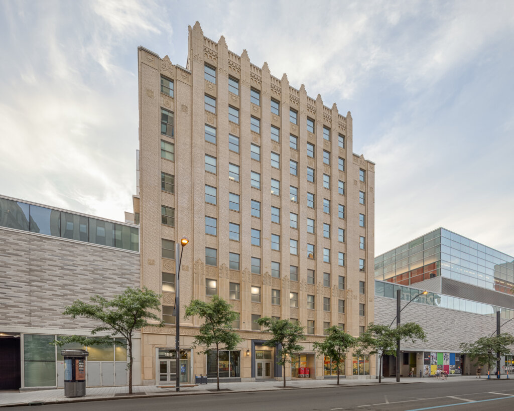 Établissement vue de loin.