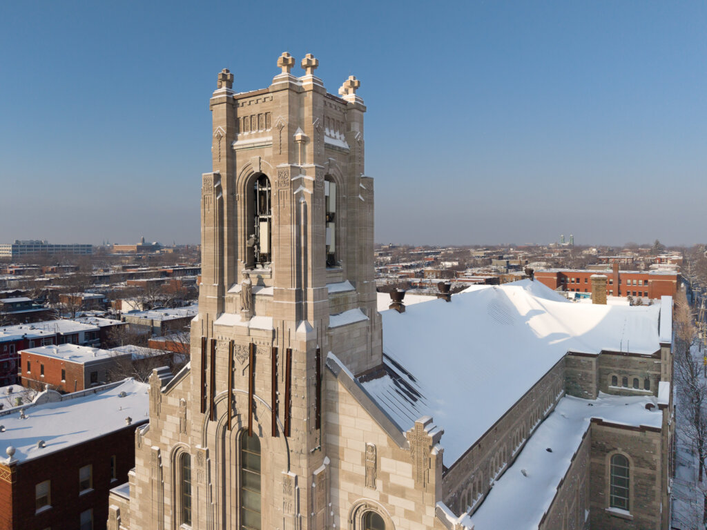 Clocher vue en angle