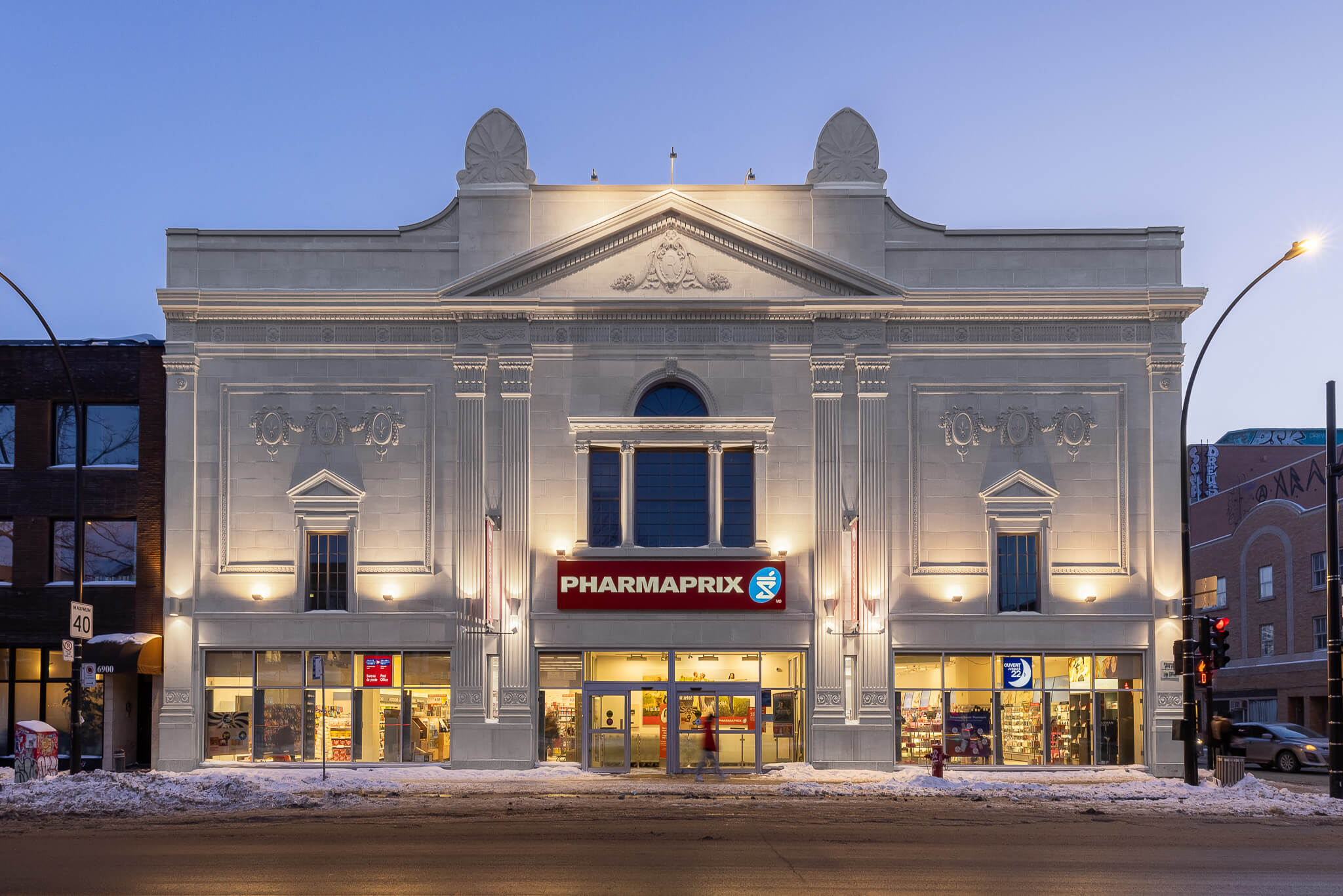 Vue de soir du bâtiment