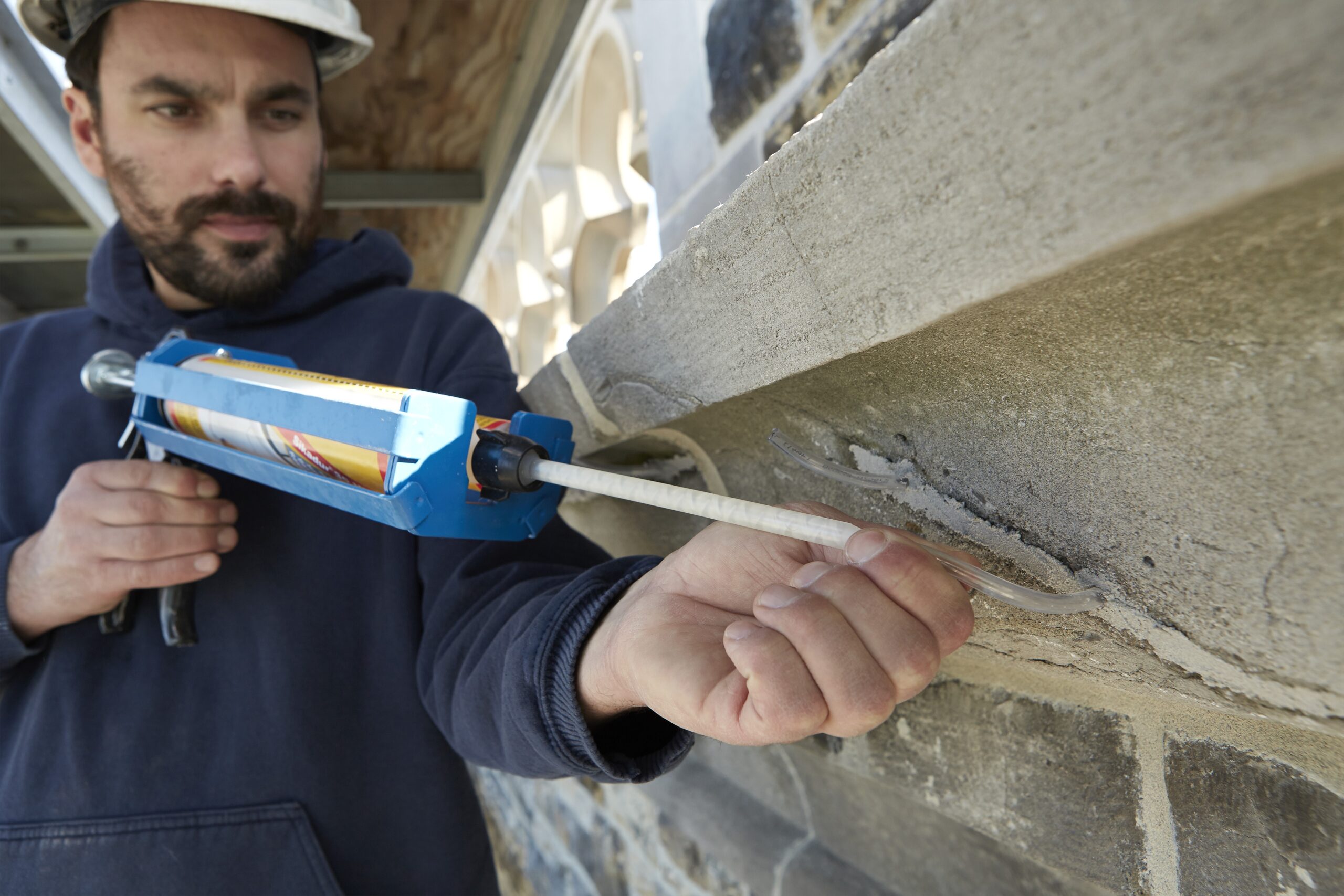 Application d'epoxy sur de la pierre
